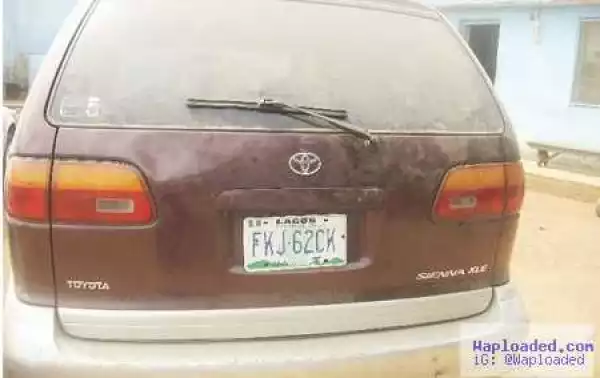 LMAO!! See How Thief Mistakenly Locks Himself Inside Victim’s Car at Ebute Metta, Lagos
